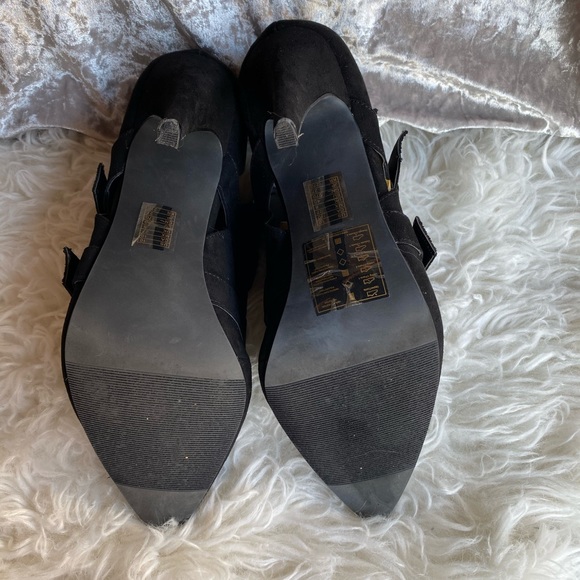 Forever 21 Buckle booties with heel - Picture 4 of 6